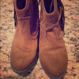 Girls size 3 low cut boots